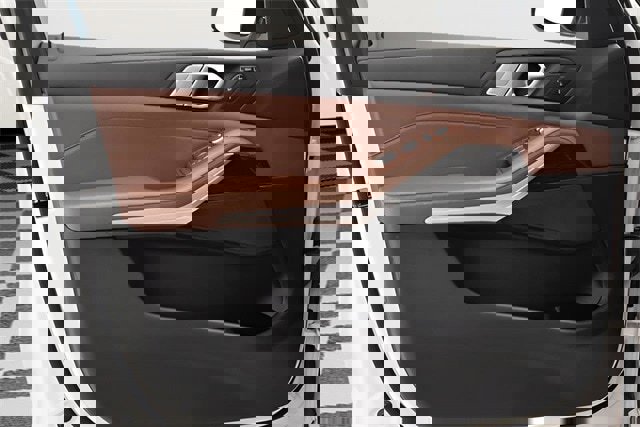 Used 2021 BMW X7 xDrive40i w/ Parking Assistance Package image 25