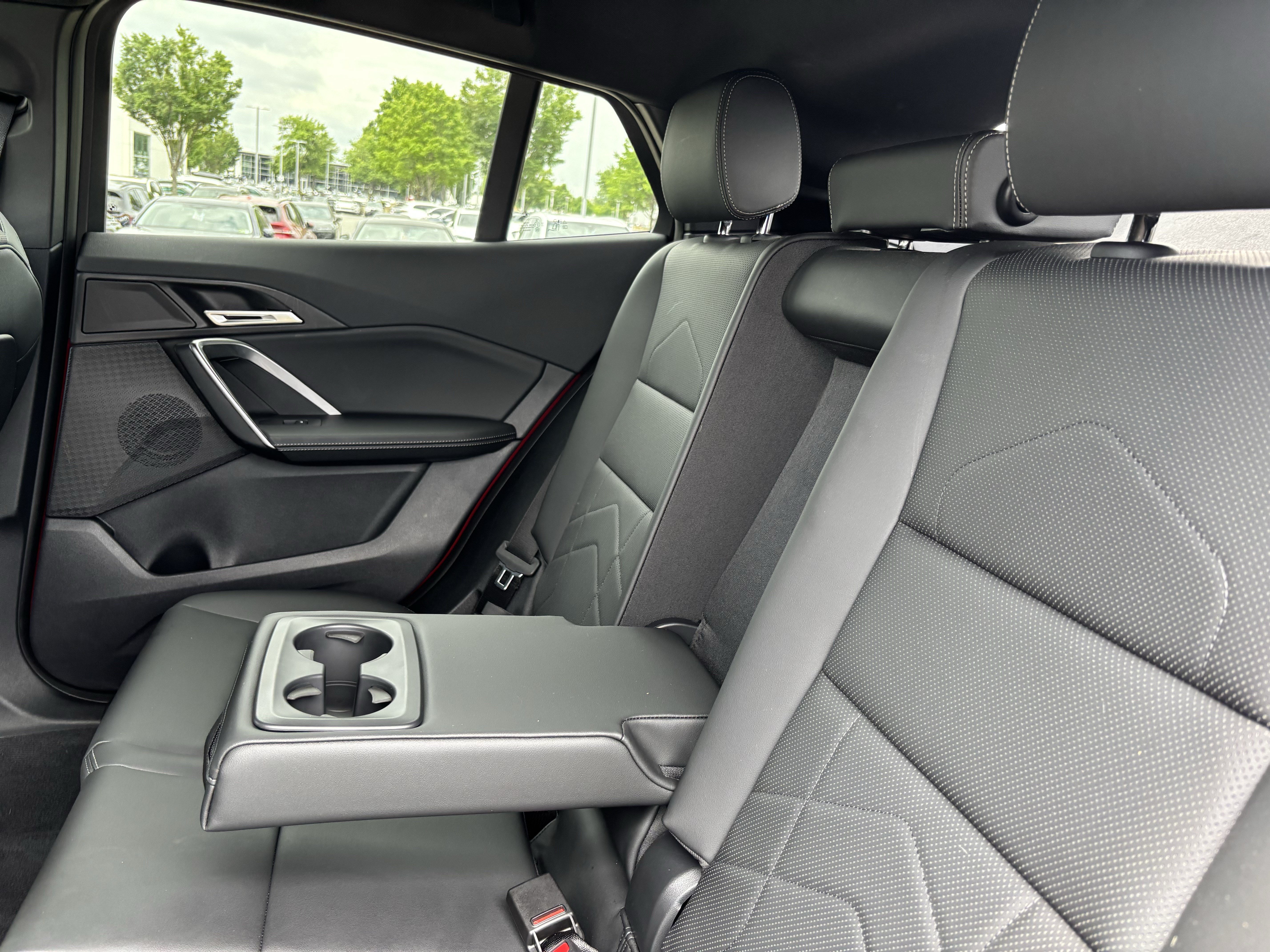 Certified 2025 BMW X2 xDrive28i AWD/4WD image 33