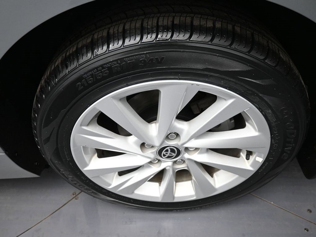 Certified 2021 Toyota Camry LE image 15