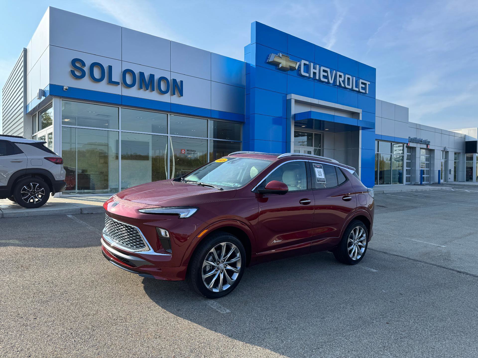 Used 2025 Buick Encore GX Avenir w/ Avenir Technology Package image 1