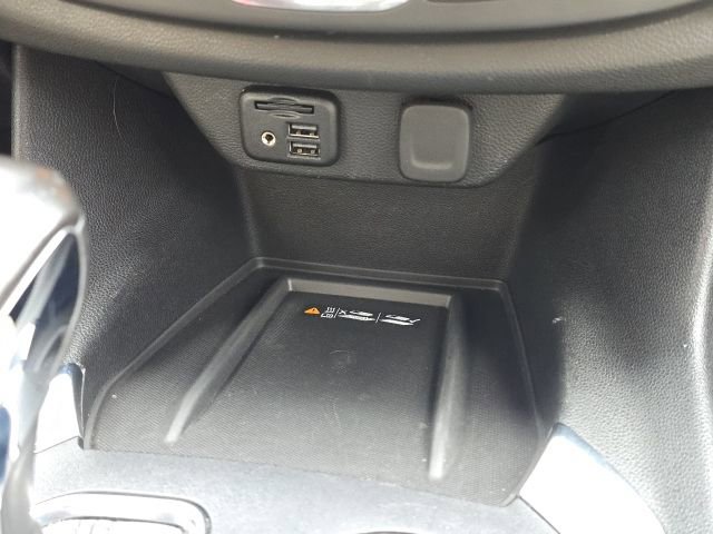 Used 2022 Chevrolet Traverse Premier FWD image 48