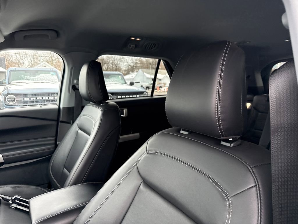 Used 2023 Ford Explorer XLT w/ Equipment Group 202A image 25