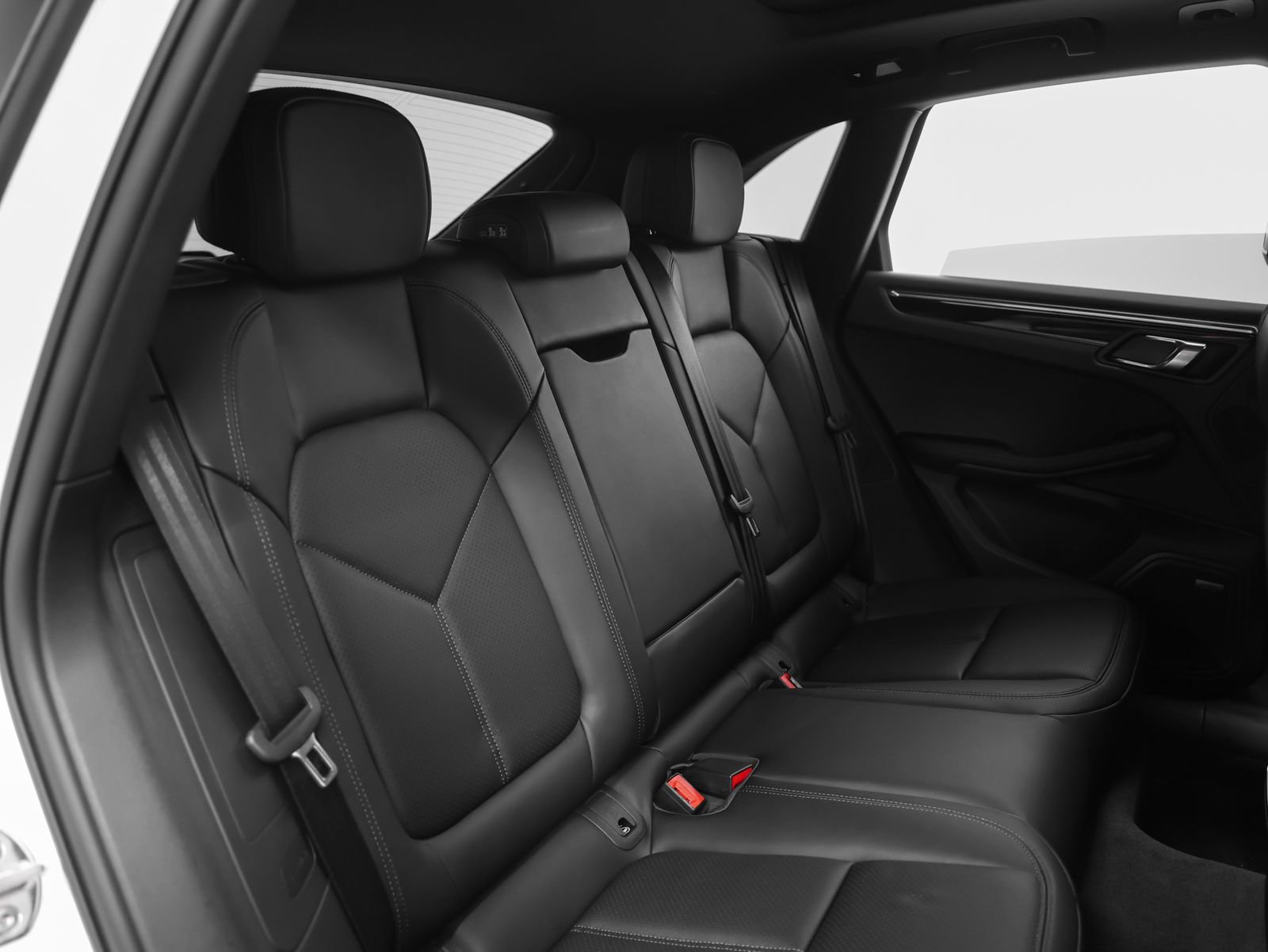 Certified 2025 Porsche Macan S image 29