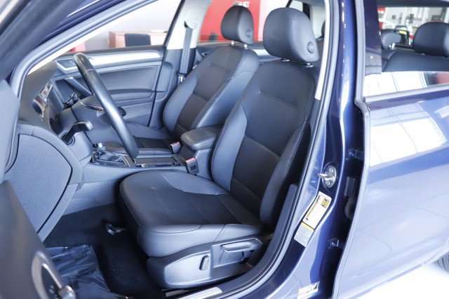 Used 2016 Volkswagen e-Golf SEL Premium image 18