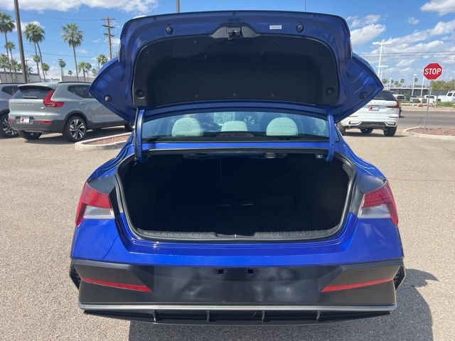 Used 2025 Hyundai Elantra Limited image 28