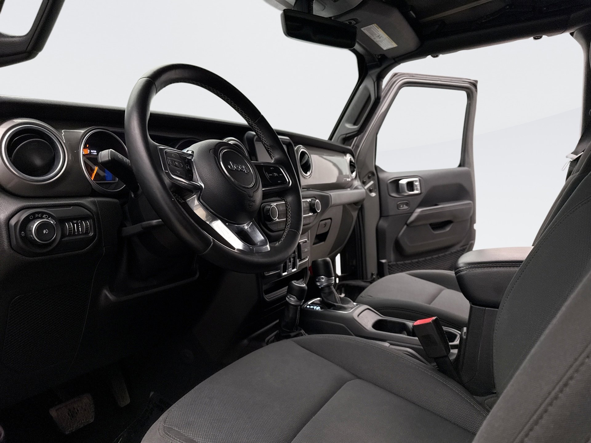 Used 2018 Jeep Wrangler Unlimited Sahara image 10