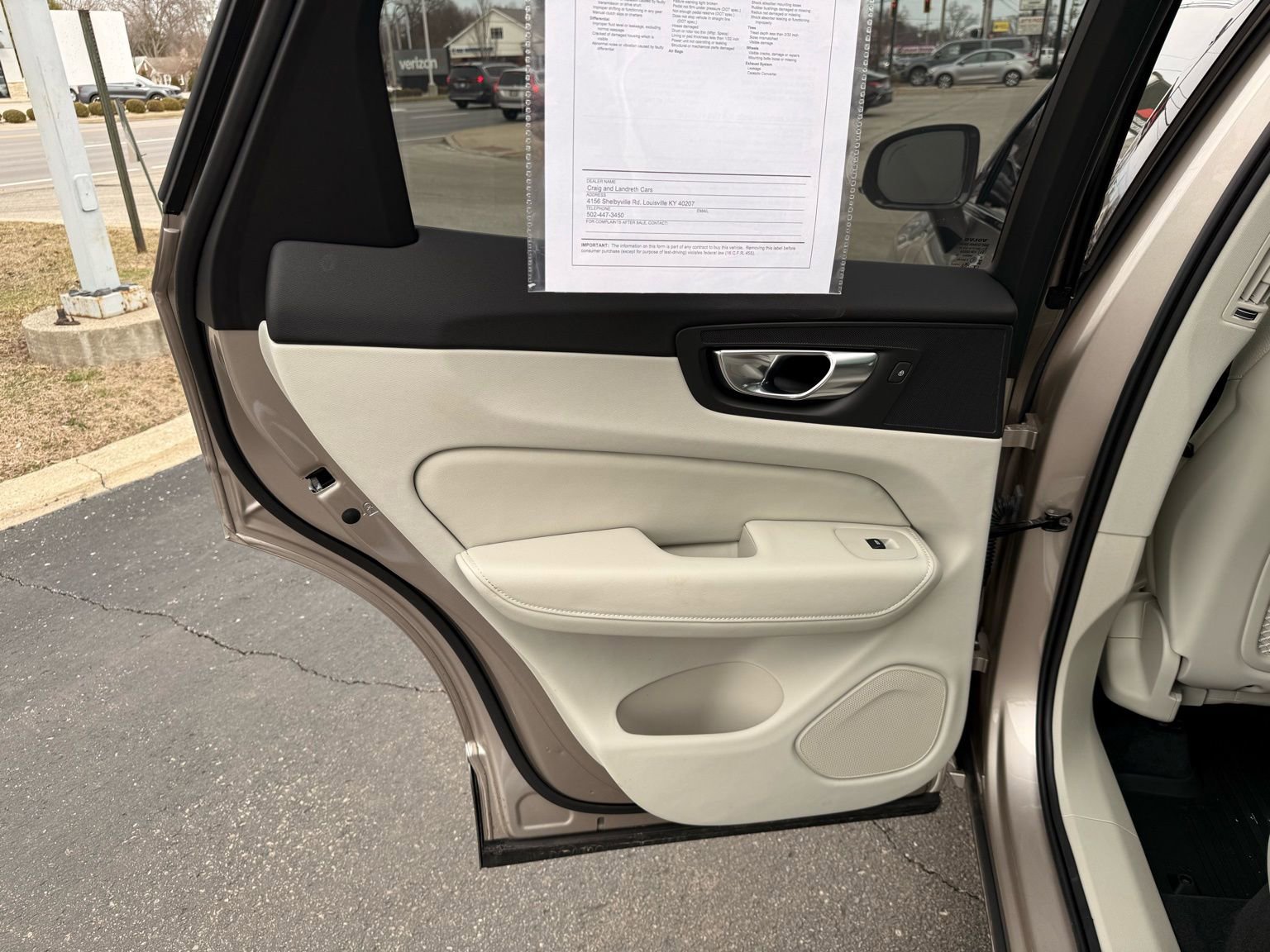 Used 2025 Volvo XC60 T8 Plus w/ Protection Package Premier image 38