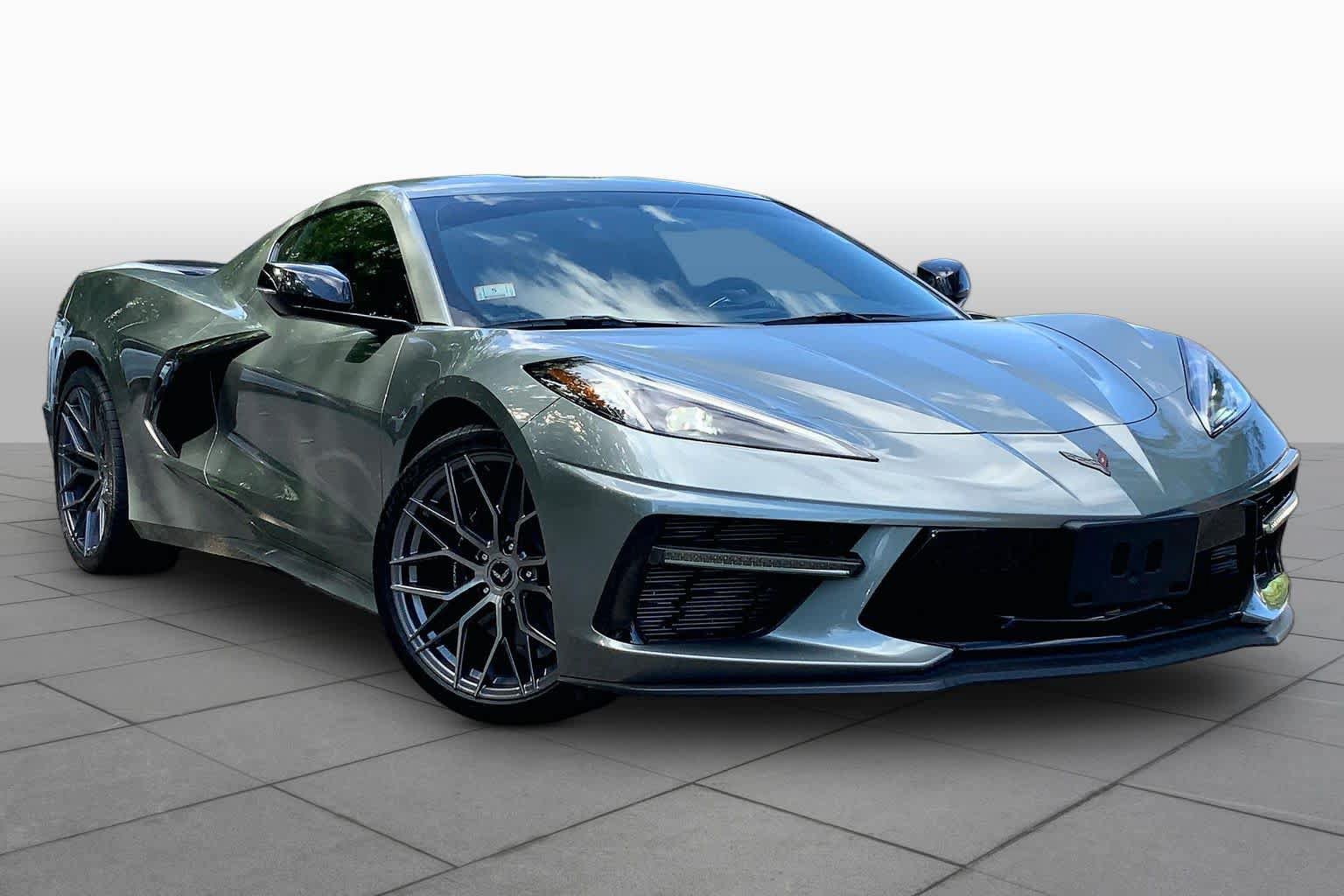 Used 2022 Chevrolet Corvette Stingray Coupe w/ 1LT RWD image 3