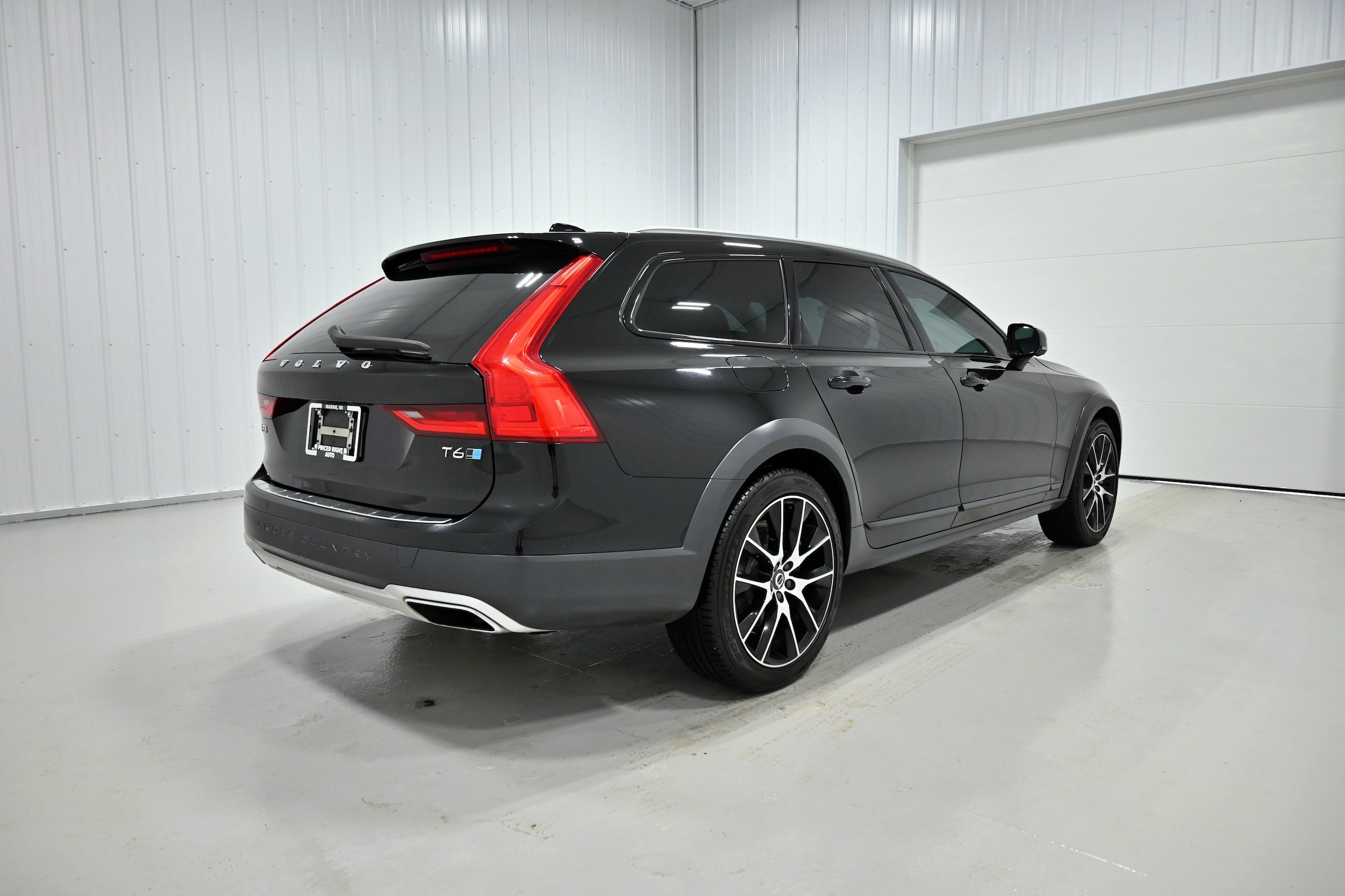 Used 2018 Volvo V90 T6 Cross Country w/ Convenience Package AWD/4WD image 36