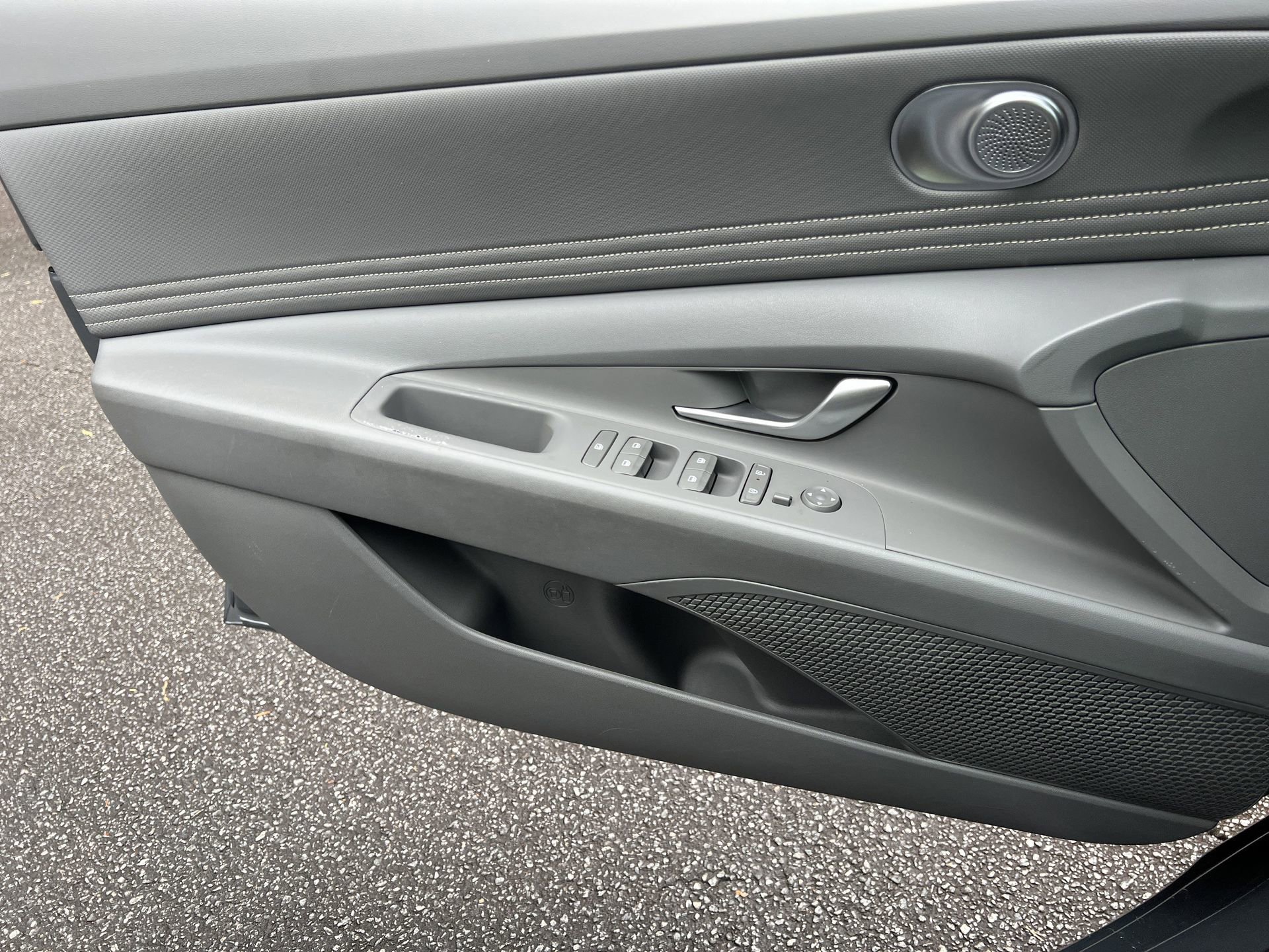 Used 2025 Hyundai Elantra SEL FWD image 16