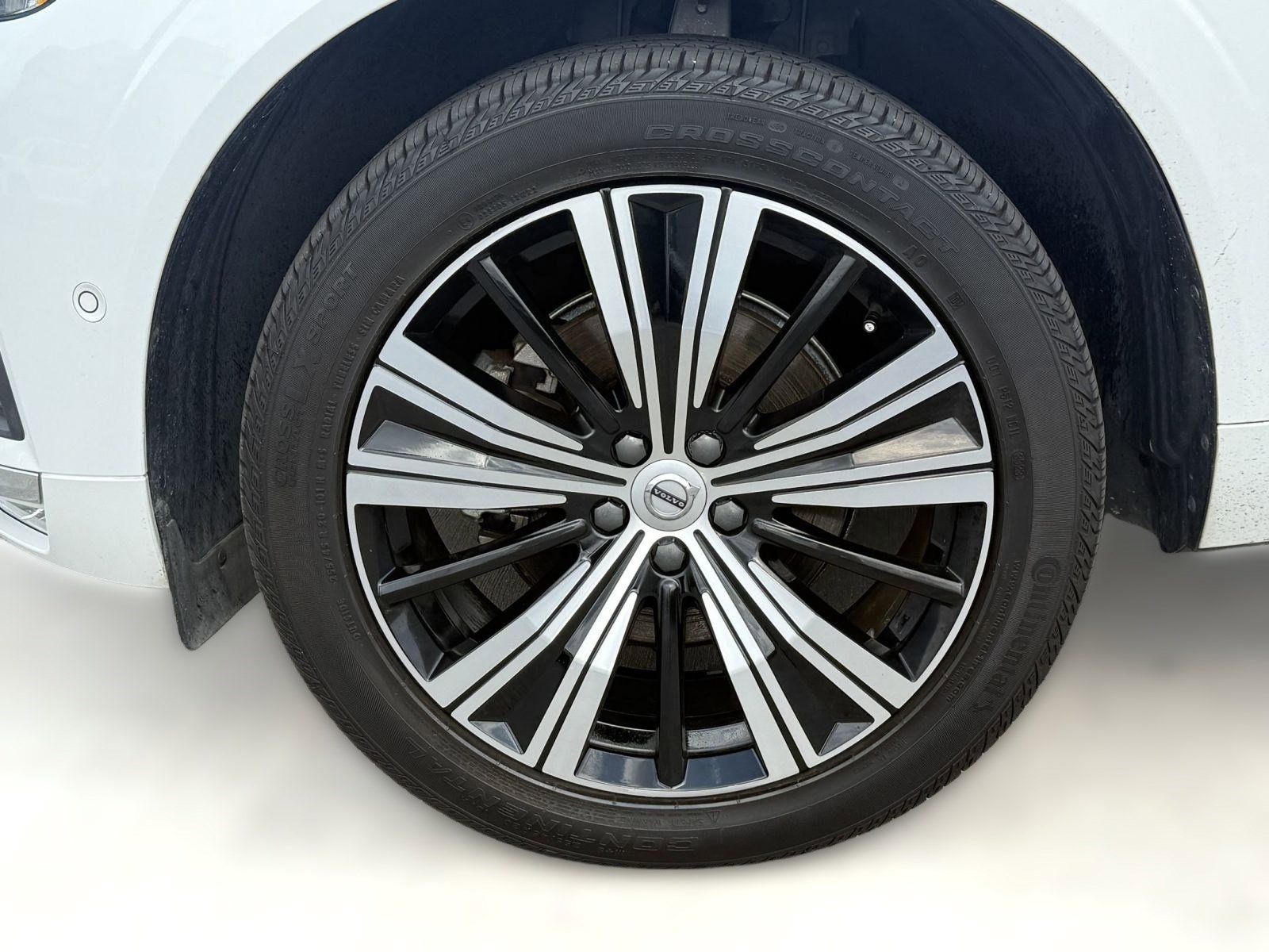 Used 2023 Volvo XC60 B5 Plus w/ Protection Package Premier image 11