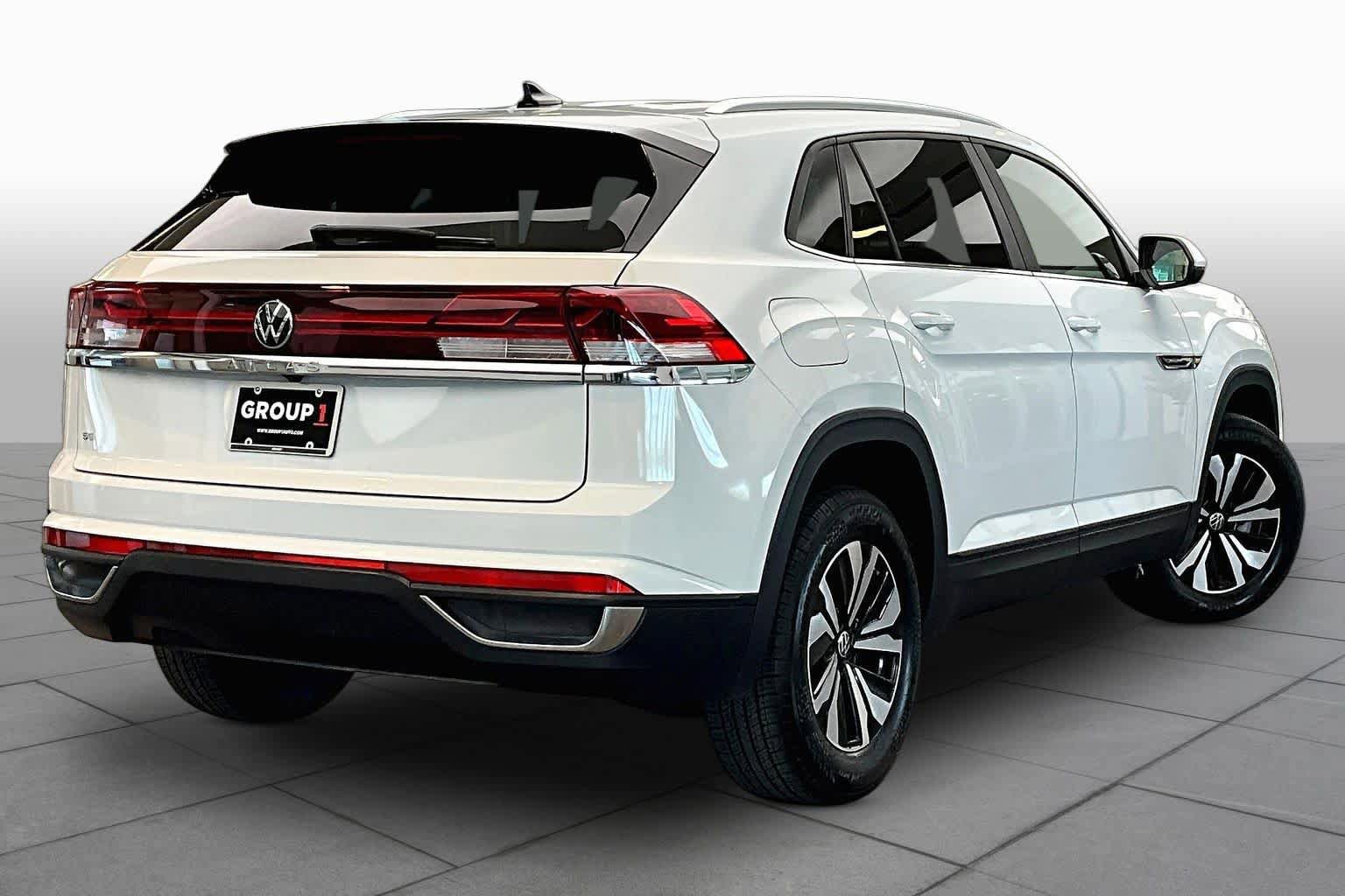 Used 2024 Volkswagen Atlas Cross Sport SE FWD image 13
