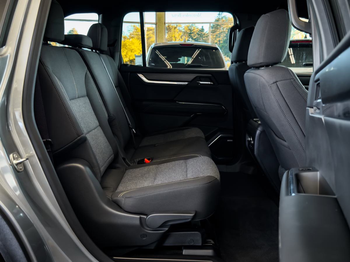 Used 2025 GMC Acadia Elevation w/ Black Edition image 33