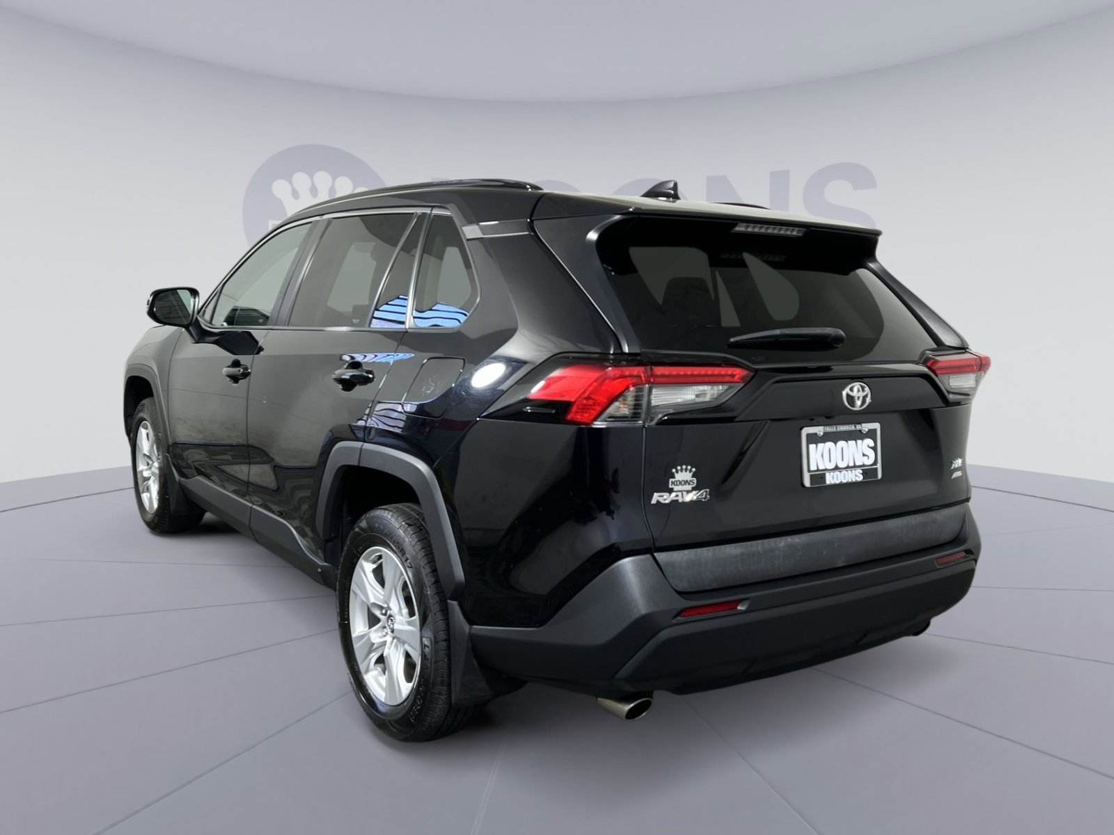 Used 2020 Toyota RAV4 XLE w/ Convenience Package image 4