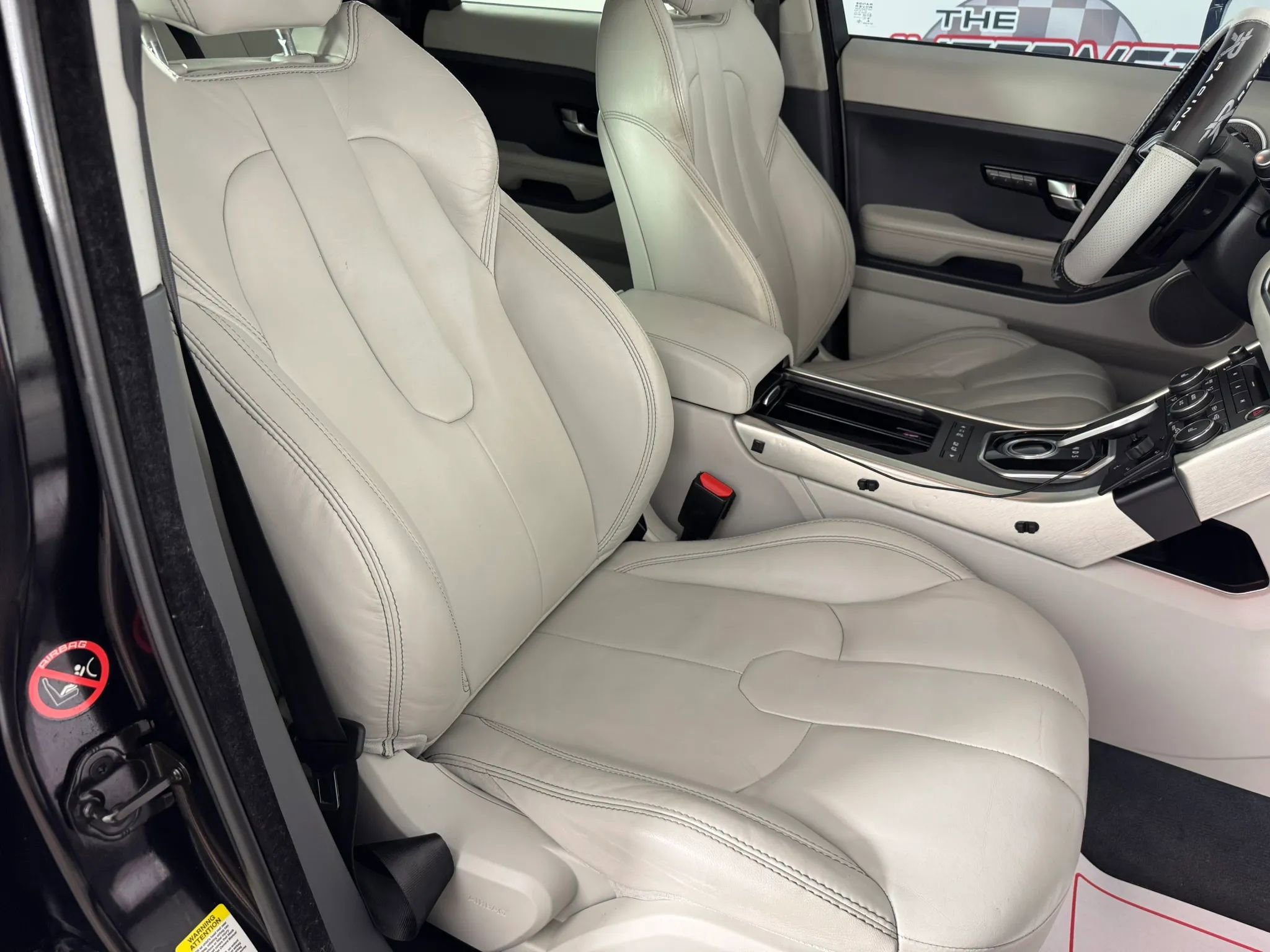 Used 2013 Land Rover Range Rover Evoque Prestige image 36