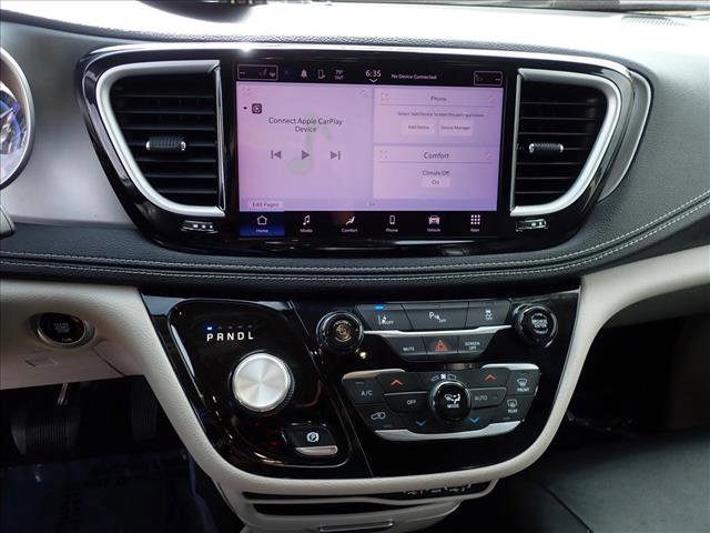 Used 2022 Chrysler Pacifica Touring-L image 18