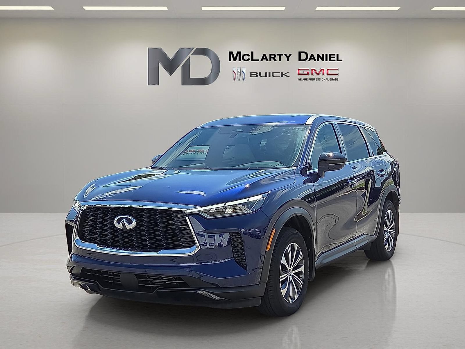 Used 2025 INFINITI QX60 Pure FWD image 2