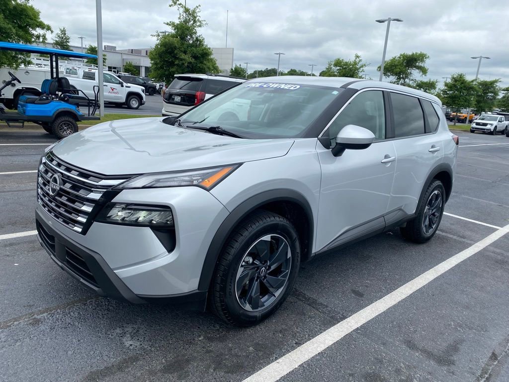 Used 2025 Nissan Rogue SV FWD image 3