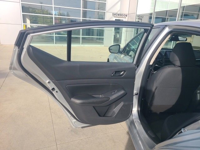 Used 2024 Nissan Altima 2.5 SV image 14