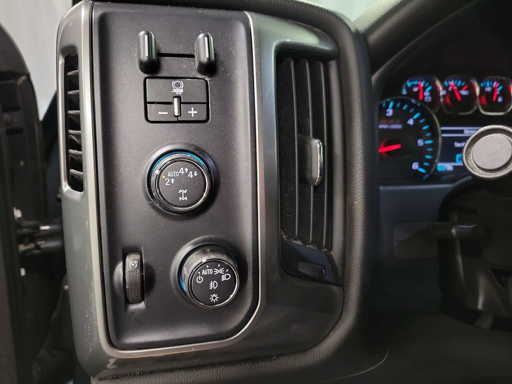 Used 2018 Chevrolet Silverado 1500 LT w/ All Star Edition AWD/4WD image 21