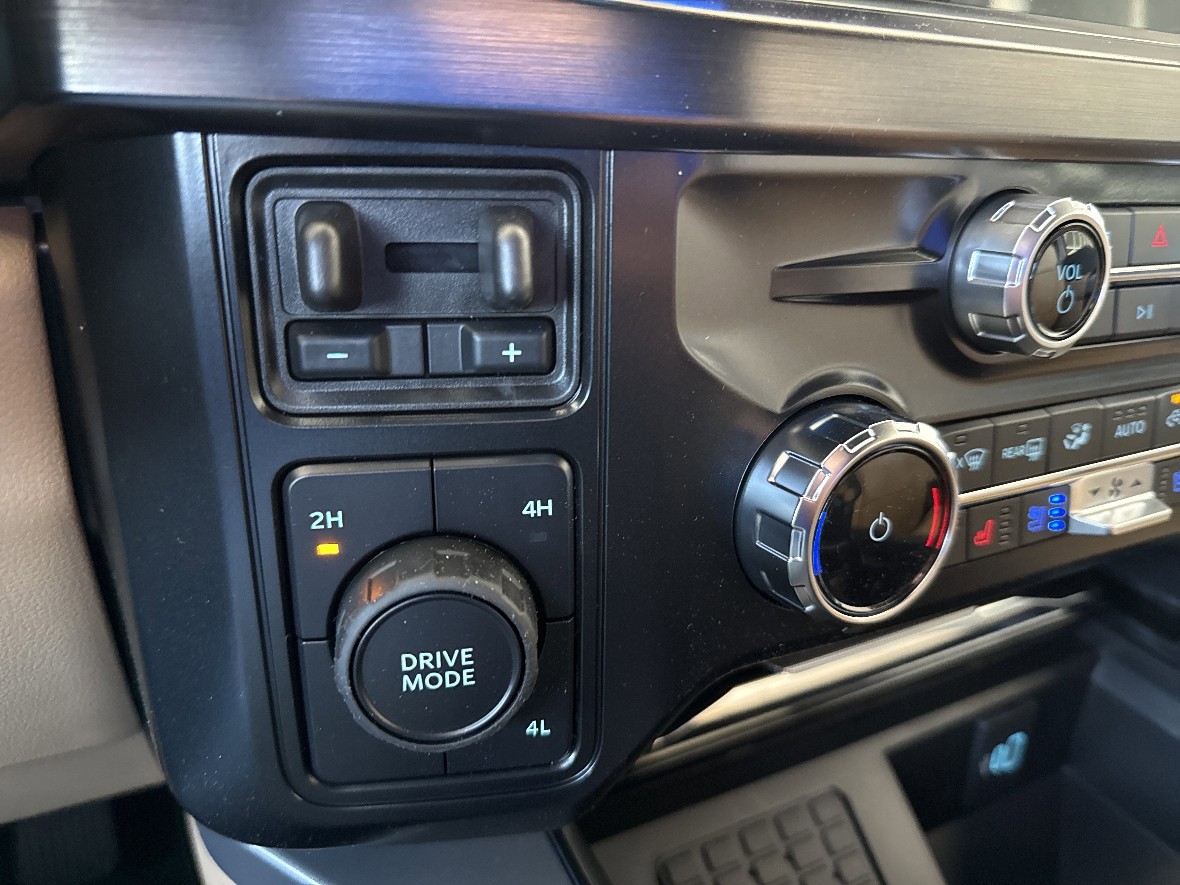 New 2026 Ford F350 Lariat w/ Chrome Package image 27