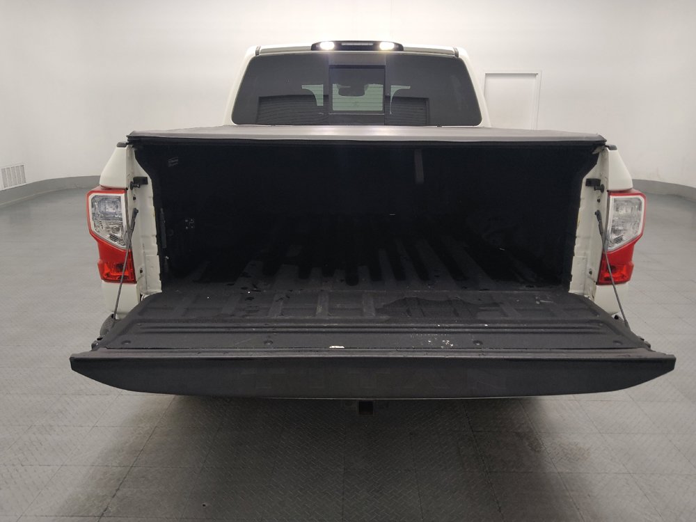 Used 2018 Nissan Titan SV w/ SV Convenience Package RWD image 29