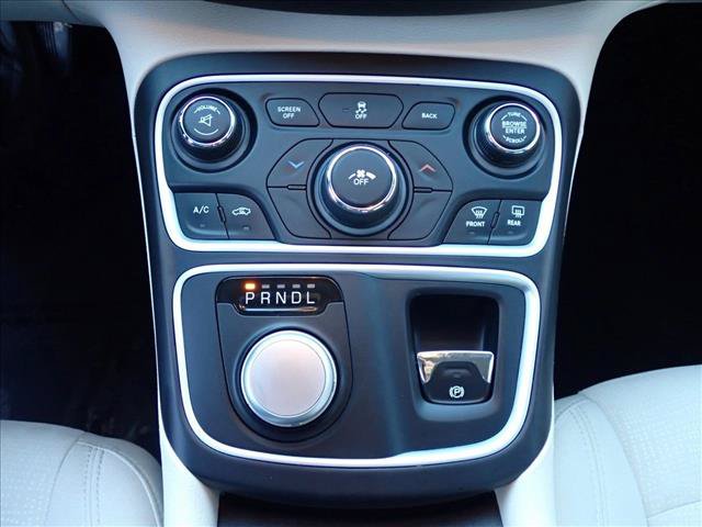 Used 2016 Chrysler 200 Limited FWD image 17