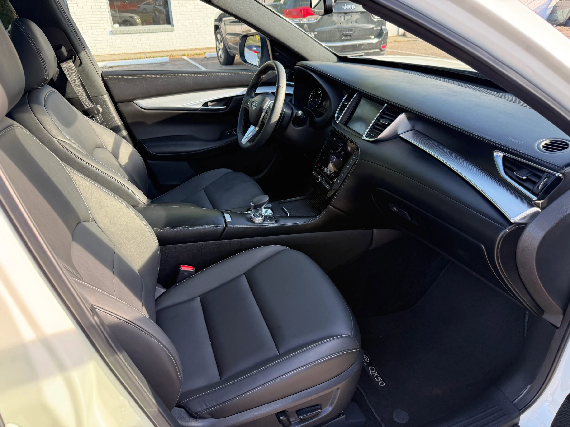 Used 2021 INFINITI QX50 Luxe w/ Appearance Package image 14