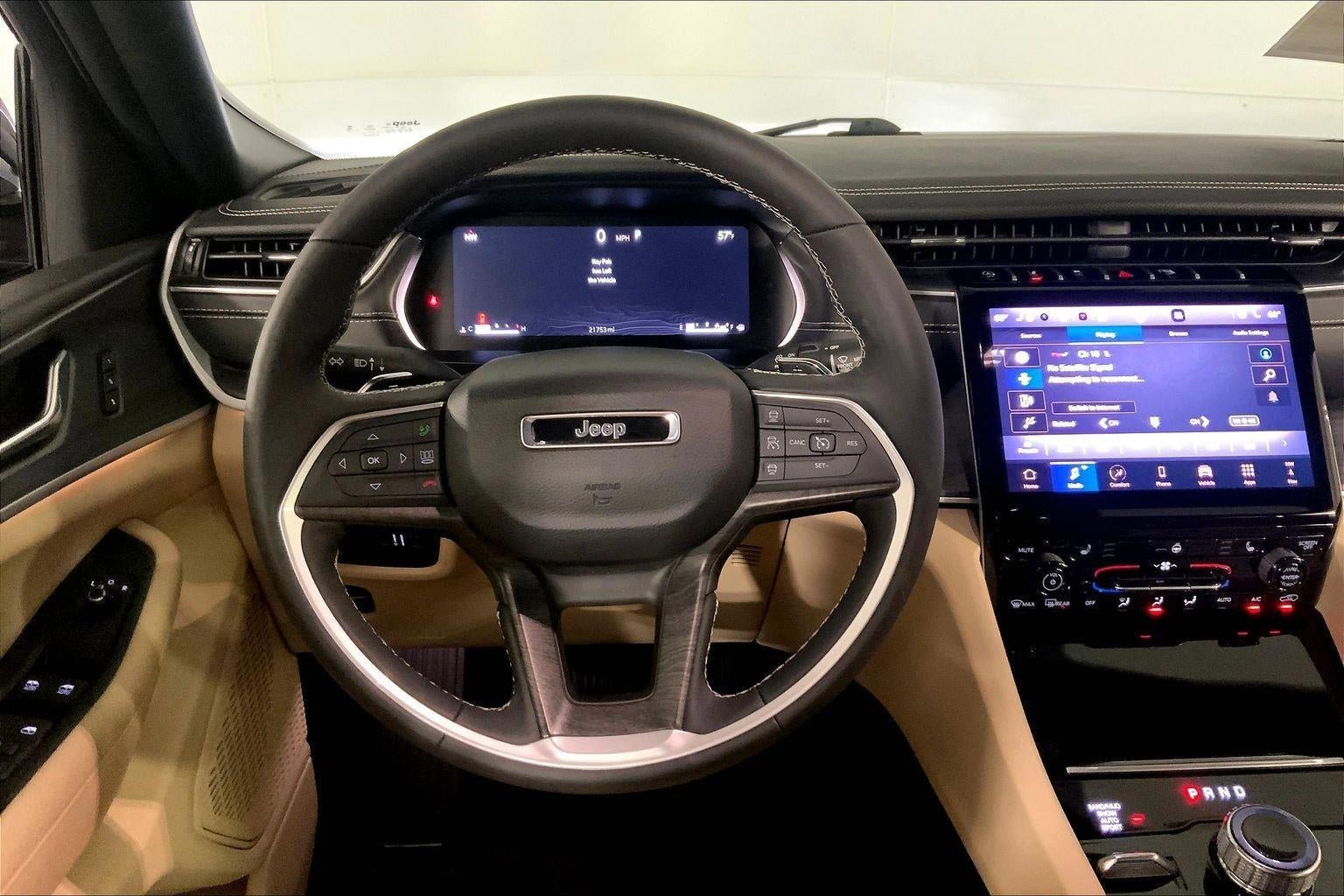 Used 2025 Jeep Grand Cherokee Limited AWD/4WD image 5
