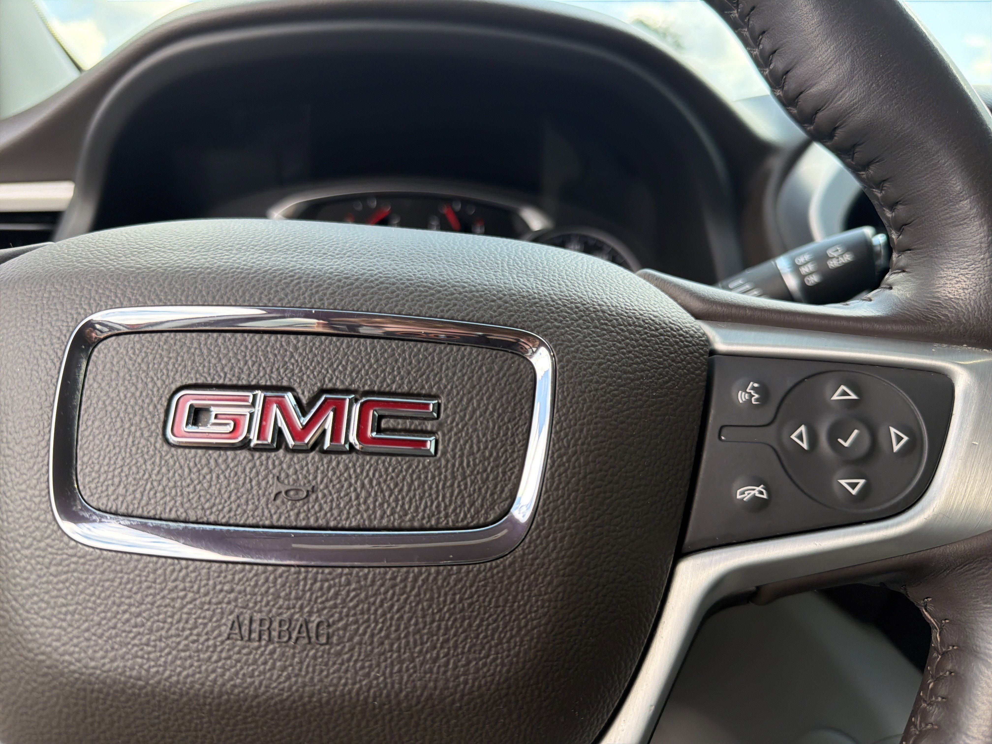 Used 2021 GMC Acadia SLT w/ Trailering Package FWD image 14