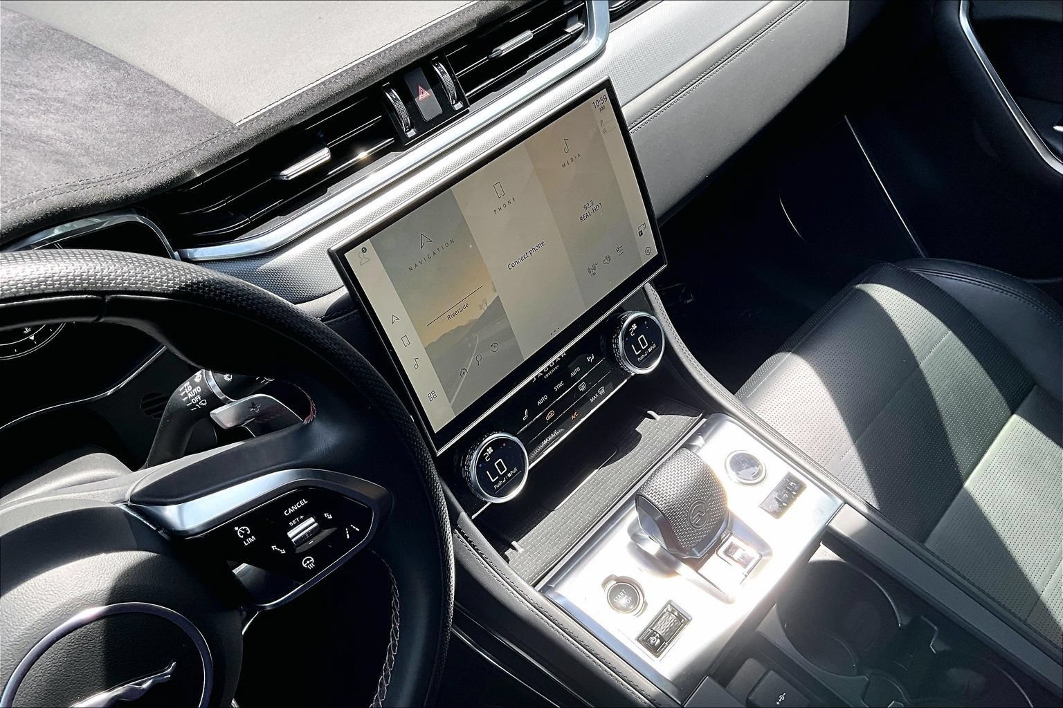 Certified 2022 Jaguar F-PACE SVR AWD/4WD image 33