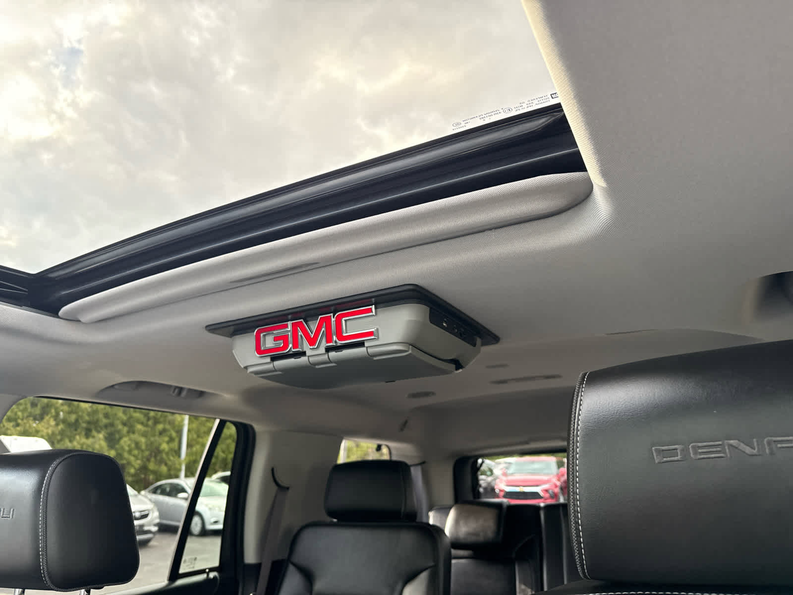 Used 2016 GMC Yukon Denali w/ Open Road Package AWD/4WD image 29