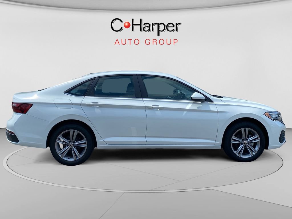 Used 2023 Volkswagen Jetta SE FWD image 2