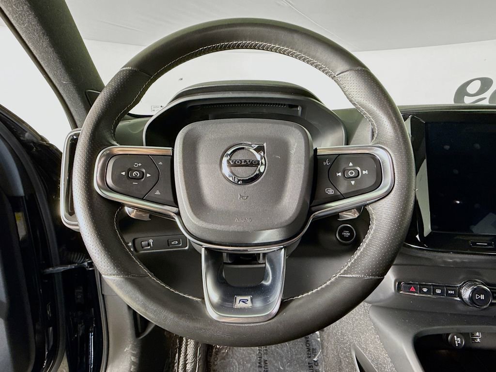 Used 2020 Volvo XC40 T4 R-Design FWD image 11