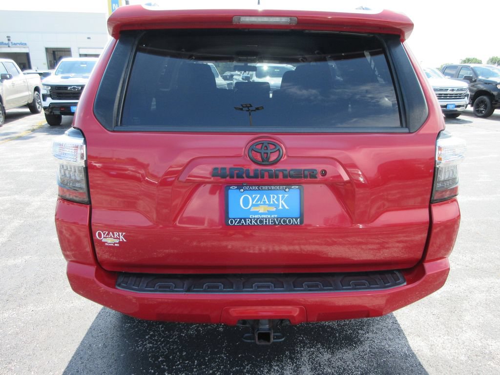 Used 2018 Toyota 4Runner SR5 AWD/4WD image 4