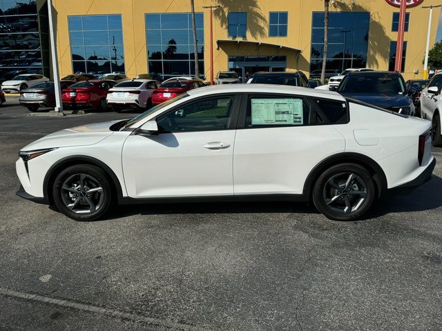 New 2025 Kia K4 LXS image 2