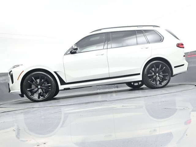 Used 2025 BMW X7 M60i AWD/4WD image 46