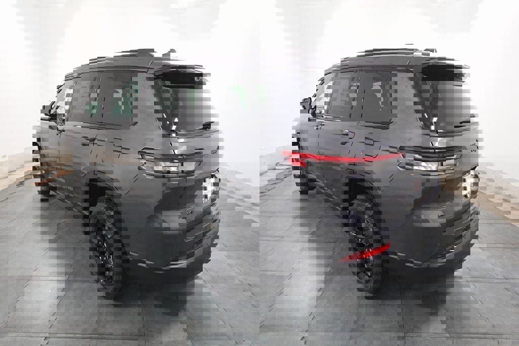 New 2025 Jeep Grand Cherokee L Limited w/ Luxury Tech Group II image 3