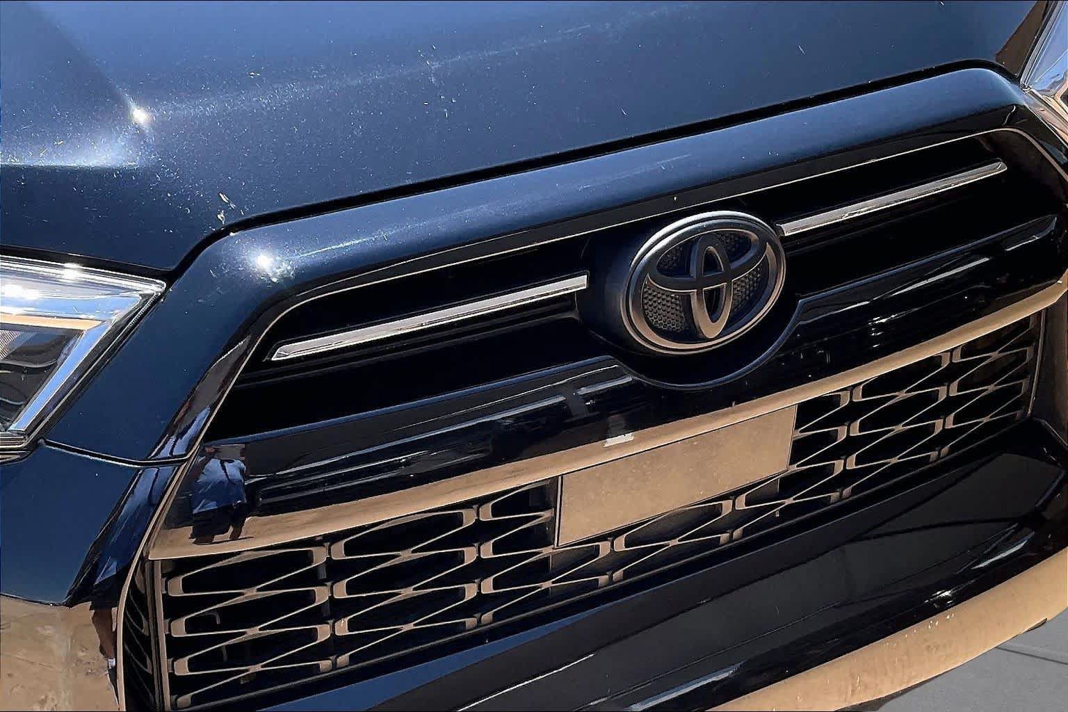 Used 2022 Toyota 4Runner Trail Special Edition AWD/4WD image 29