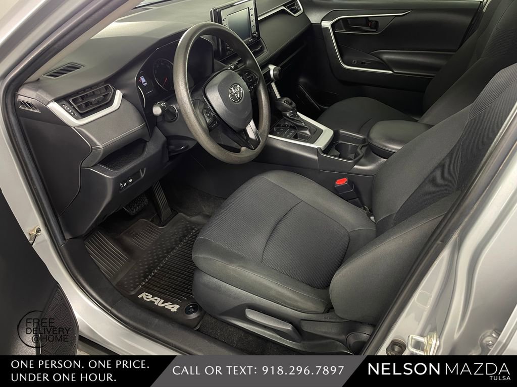 Used 2020 Toyota RAV4 LE AWD/4WD image 18