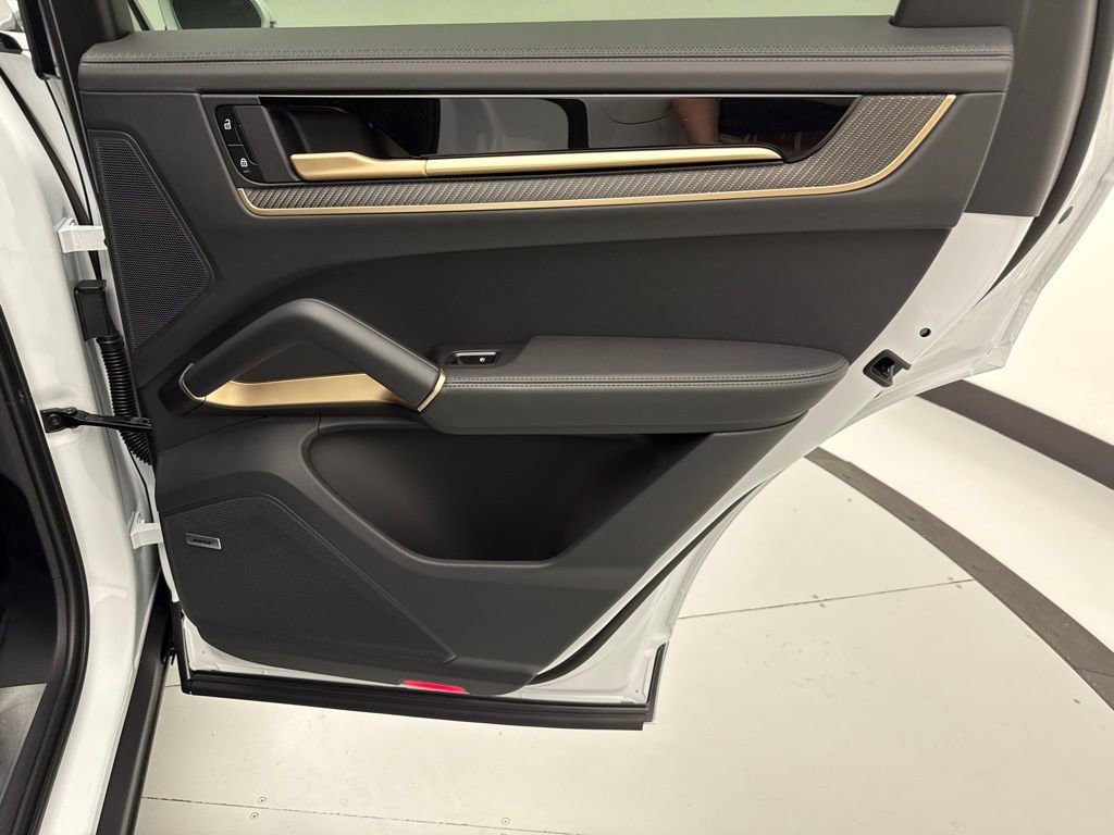 New 2026 Porsche Cayenne Turbo image 32