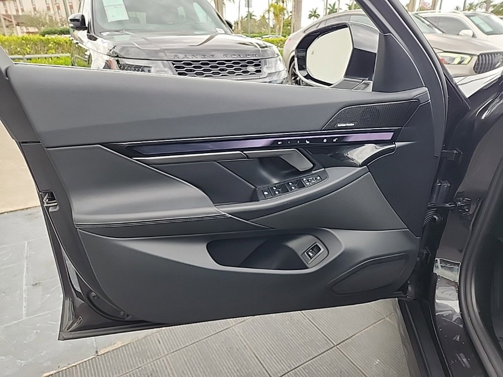 Used 2025 BMW i5 eDrive40i image 28