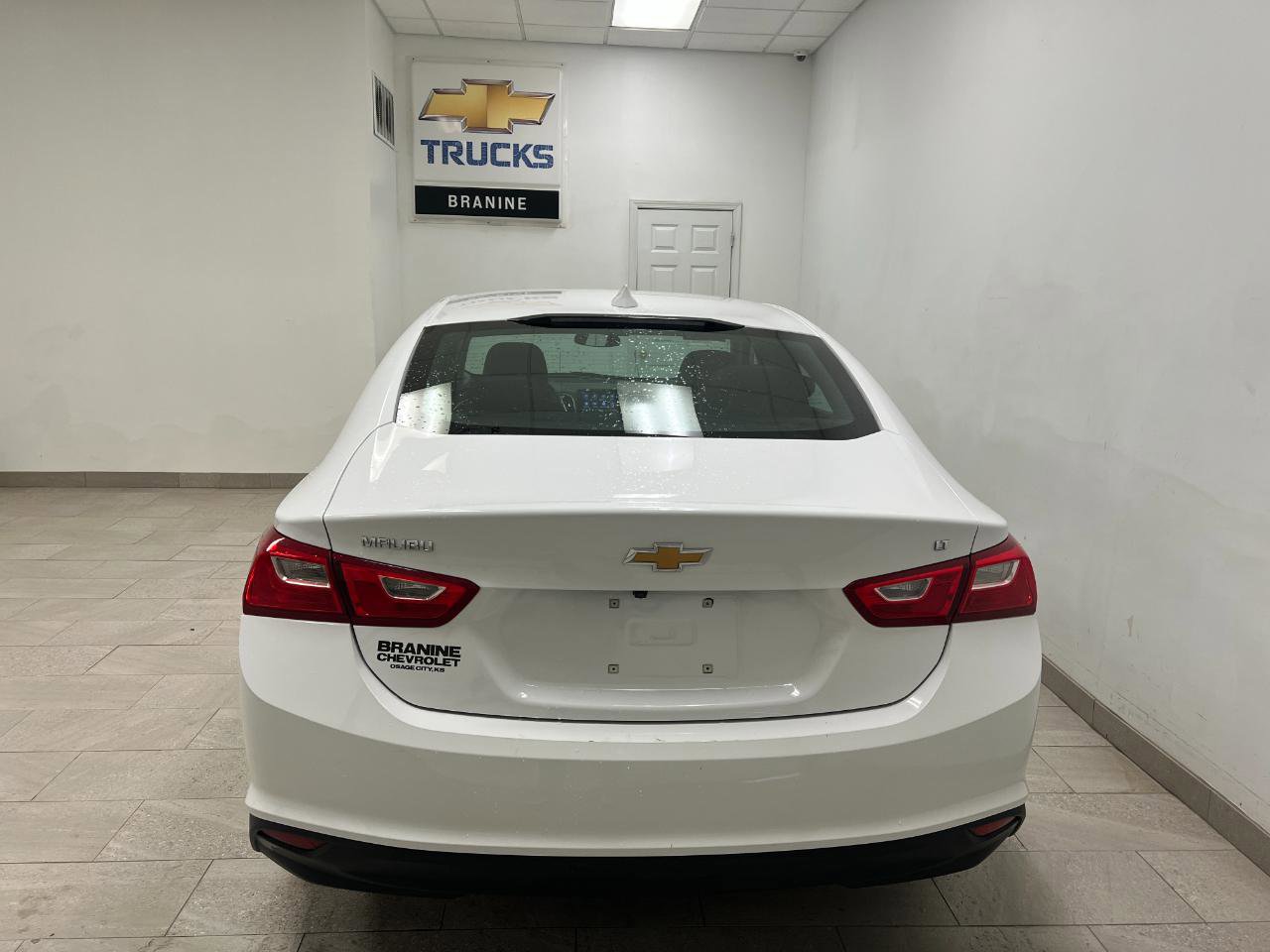 Used 2023 Chevrolet Malibu LT FWD image 17