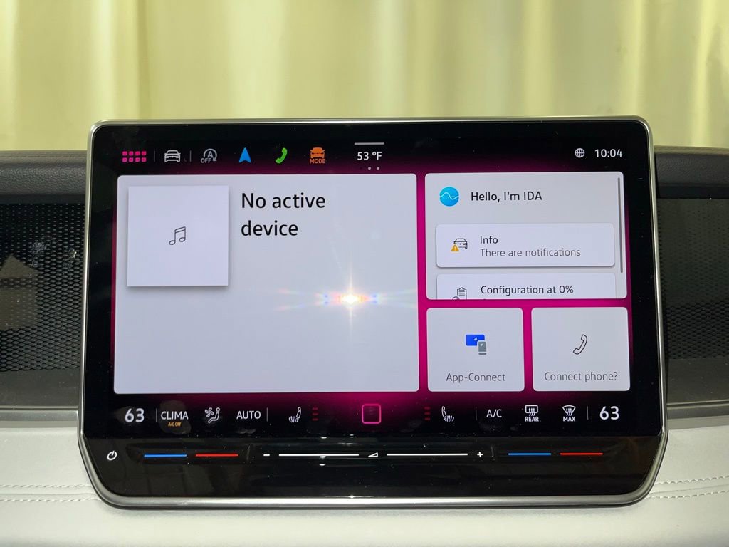 Certified 2025 Volkswagen Tiguan SE image 18