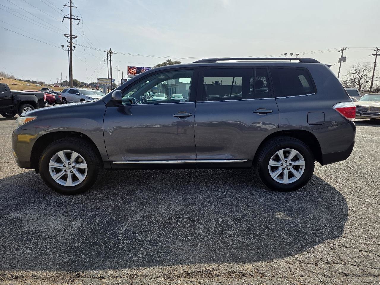 Used 2013 Toyota Highlander Plus image 4