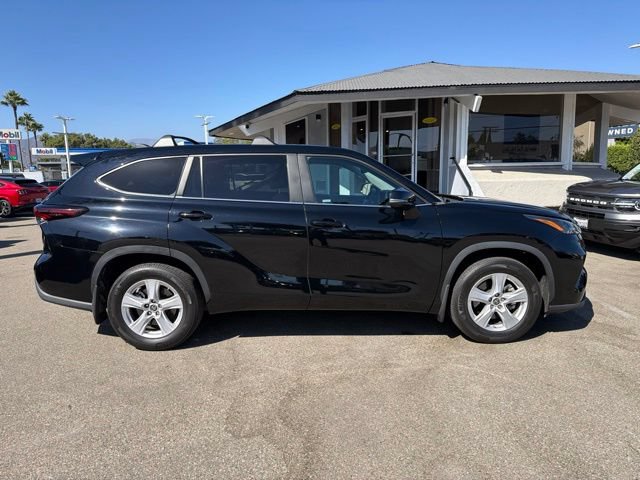 Used 2024 Toyota Highlander LE FWD image 8