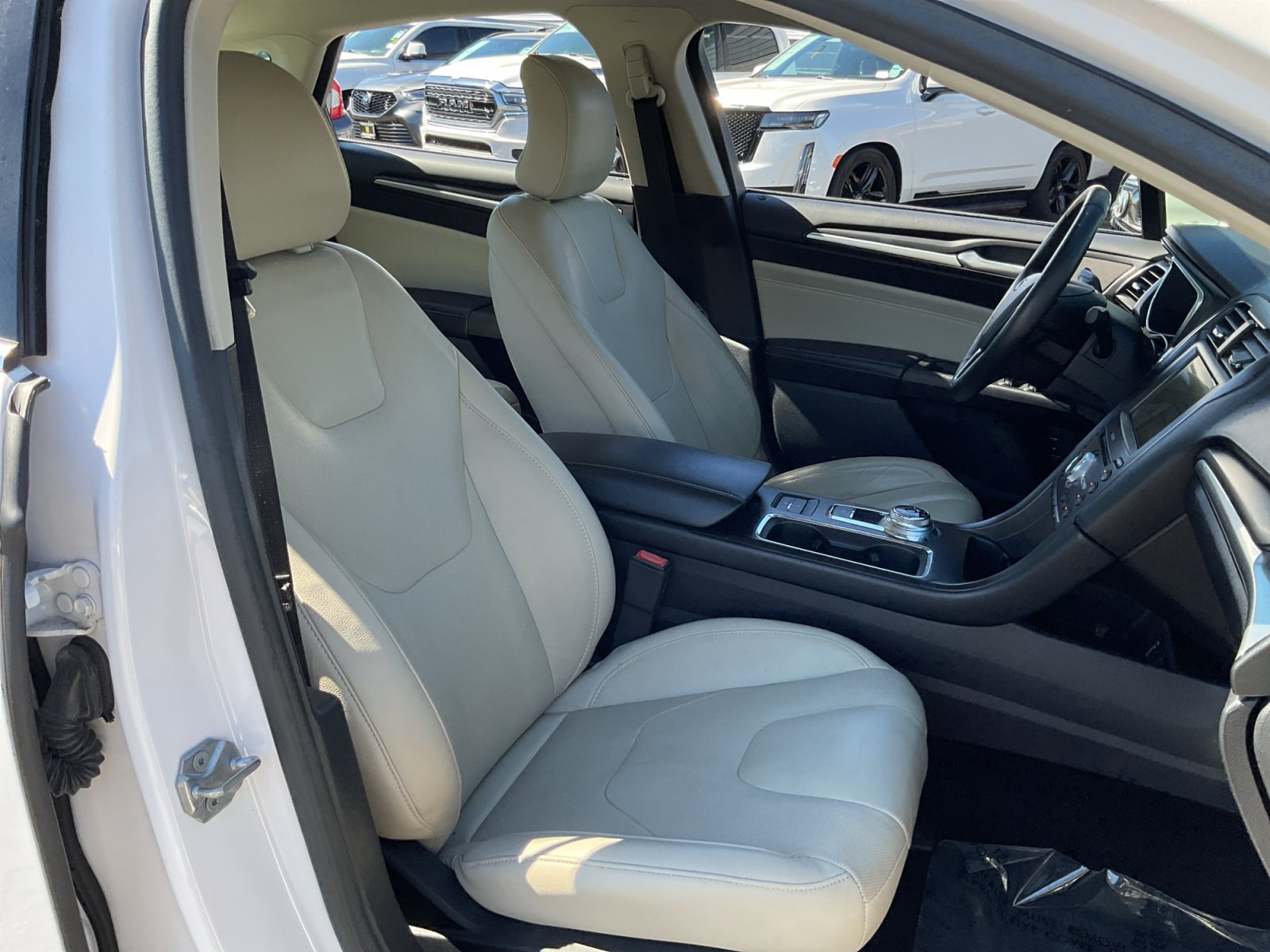 Used 2017 Ford Fusion Energi Titanium FWD image 21