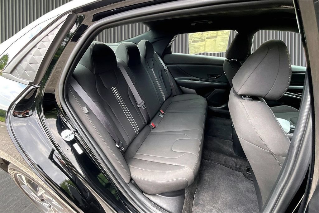 Certified 2025 Hyundai Elantra SEL FWD image 28
