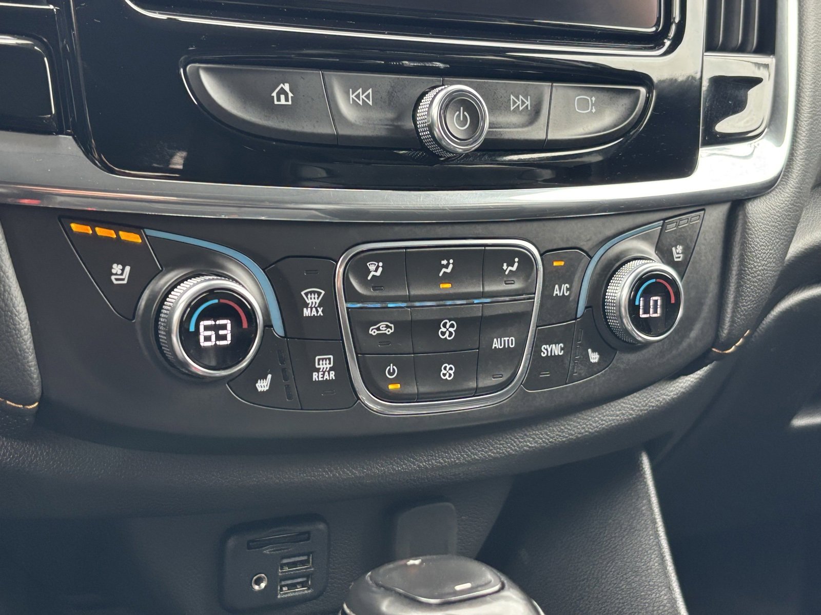 Used 2020 Chevrolet Traverse Premier w/ LPO, Floor Liner Package image 23