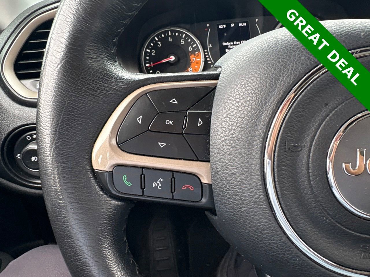 Used 2016 Jeep Renegade Latitude w/ Advanced Technology Group AWD/4WD image 24